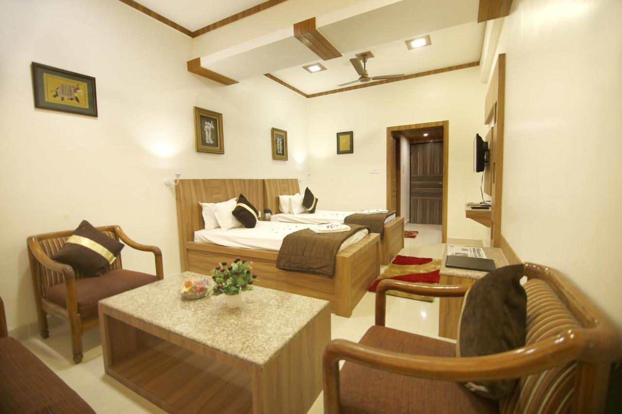 Hotel Sheetal Regency,Near Janambhumi Mathura Kültér fotó