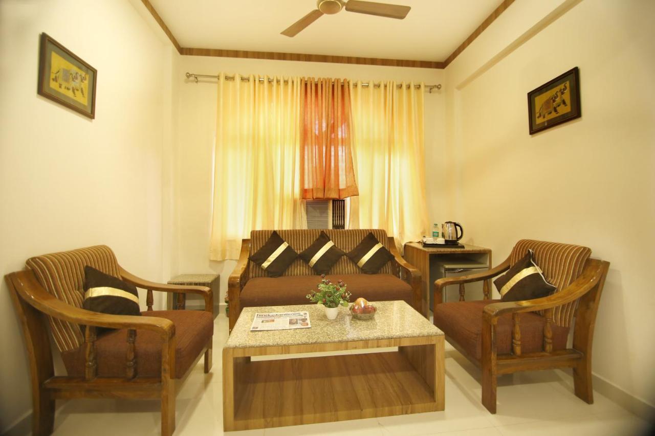 Hotel Sheetal Regency,Near Janambhumi Mathura Kültér fotó