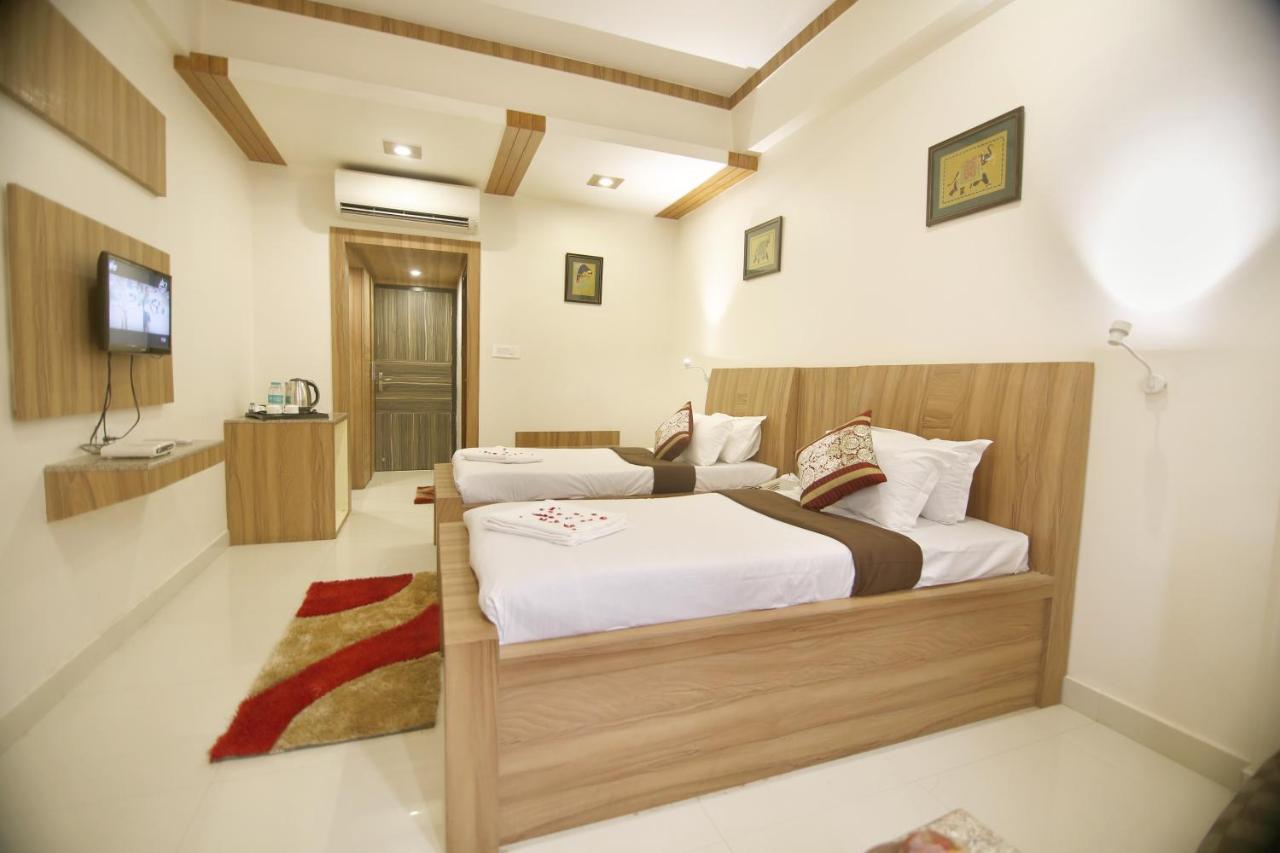 Hotel Sheetal Regency,Near Janambhumi Mathura Kültér fotó