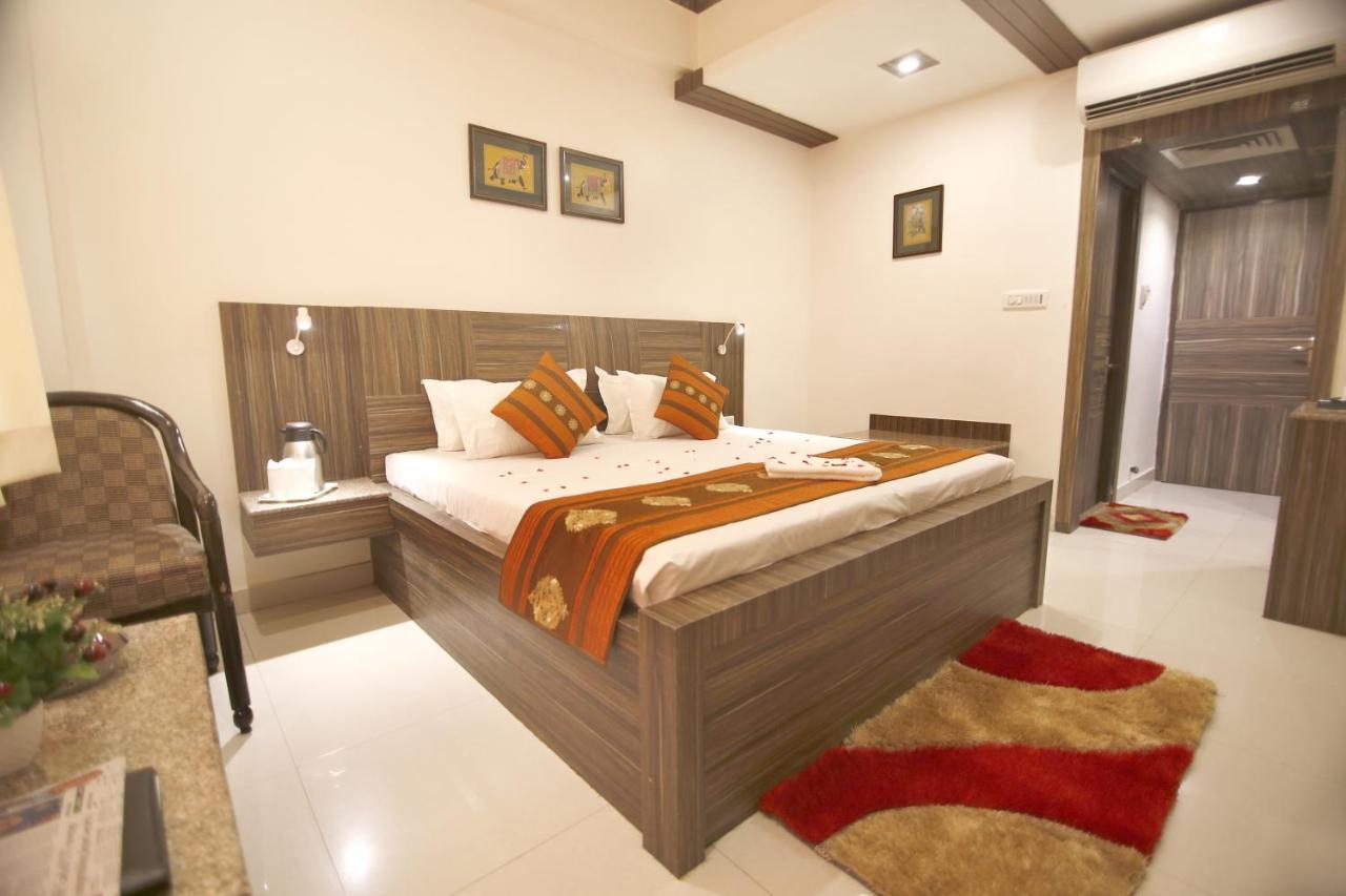 Hotel Sheetal Regency,Near Janambhumi Mathura Kültér fotó